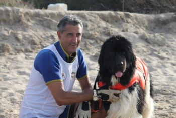 Domenica 29 luglio 2012 presso il lido Bahia dimostrazione con cani da salvataggio nautico